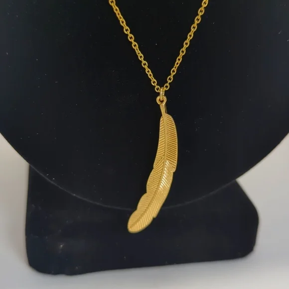 Leaf Pendant Necklace Triple Layered - Picture 6 of 10